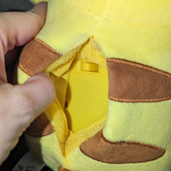 WCT - Wicked Cool Toys - PIKACHU - Light & Sound Plush - Talking POKEMON - Picture 8 of 11